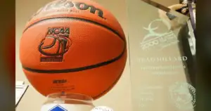 Reddit: "Refs gifted Michigan 20 points, Peat got mugged