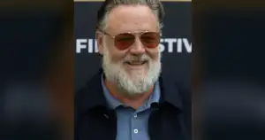 Russell Crowe: "Don't f***ing push in on me" in Paris