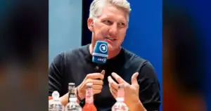 Schweinsteiger's 'give him the ball' message sparks online fire